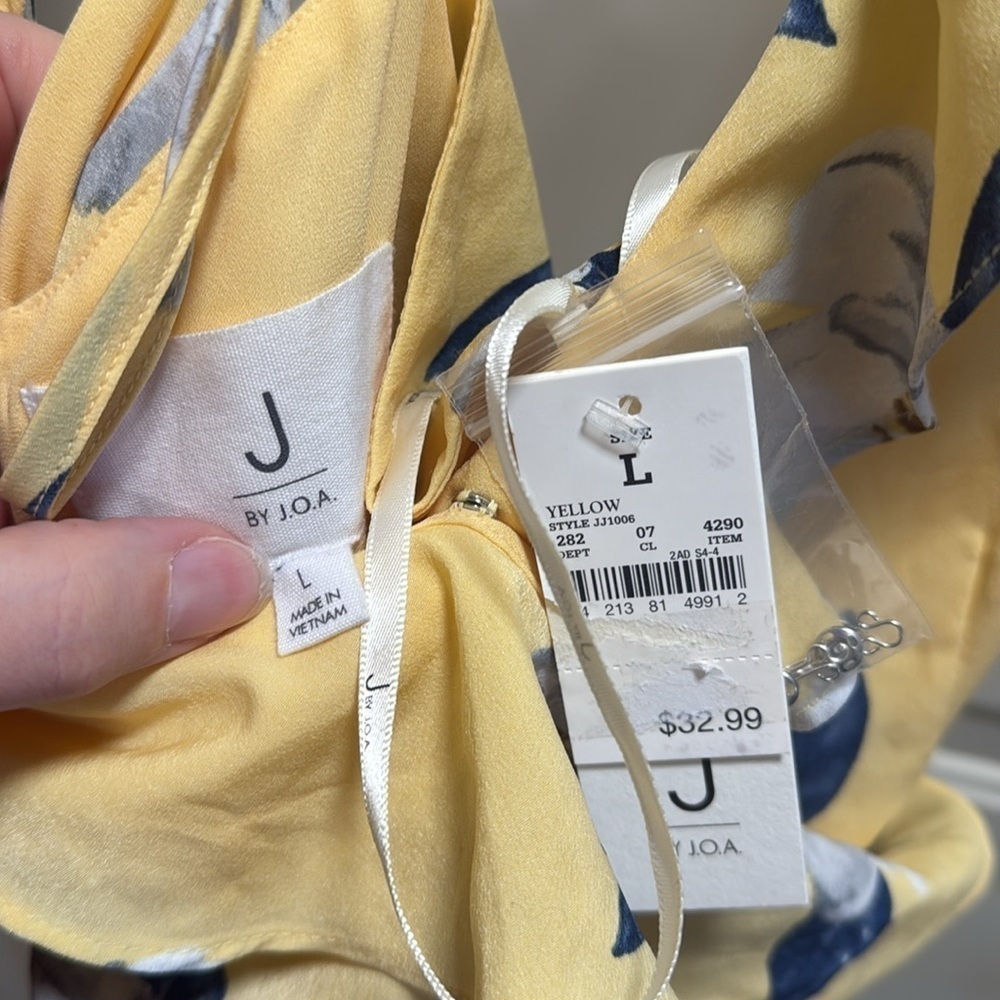 NWT J.O.A. Floral Ruffled Butter Yellow Jumpsuit size L - Picture 3 of 7
